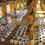 Gebetszeremonie im Cao Dai Tempel bei HCMC / Vietnam